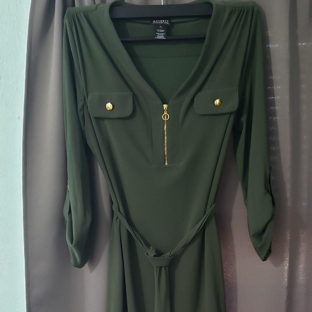 NWOT Lightweight Dress w/gold detail